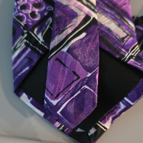 (J28) Purple Patterned Tie - Picture 3 of 4